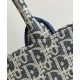 Replica Borsa Dior Book Tote Dior blu ricamata con motivo Dior Oblique grigio imitazione False Online