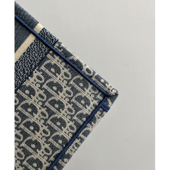 Replica Borsa Dior Book Tote Dior blu ricamata con motivo Dior Oblique grigio imitazione False Online