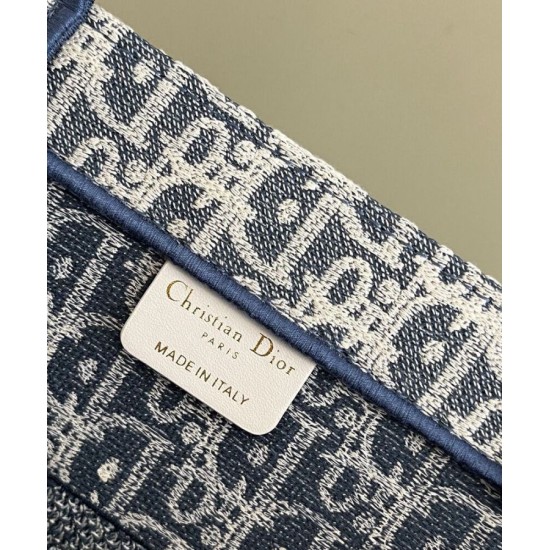 Replica Borsa Dior Book Tote Dior blu ricamata con motivo Dior Oblique grigio imitazione False Online
