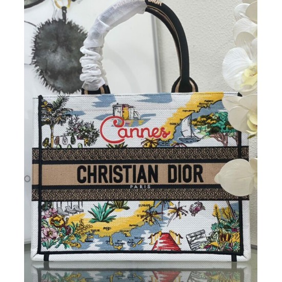 Replica Borsa media Christian Dior Book Tote senza tempo con paglia di rafia naturale e cotone ricamato Replica Borsa media Christian Dior Book Tote senza tempo con paglia di rafia naturale e cotone ricamato