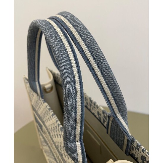 Replica Borsa media Christian Dior Book Tote blu Replica Borsa media Christian Dior Book Tote blu
