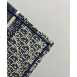 Replica Borsa media Christian Dior Book Tote crema Replica Borsa media Christian Dior Book Tote crema