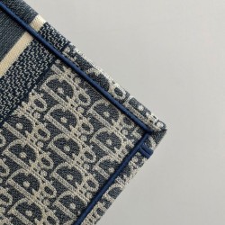 Replica Borsa media Christian Dior Book Tote crema