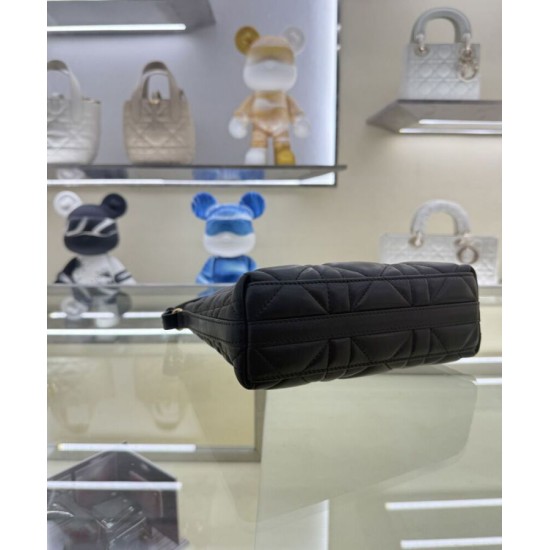Replica Mini borsa Christian Dior Miss Caro Diorling con catena, nera