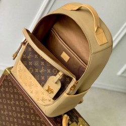 Replica Zaino Louis Vuitton Outdoor in pelle martellata M12624