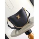 Replica Borsa Louis Vuitton Lock and Walk in pelle martellata nera M24006