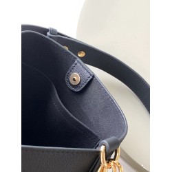 Replica Borsa Louis Vuitton Lock and Walk in pelle martellata nera M24006