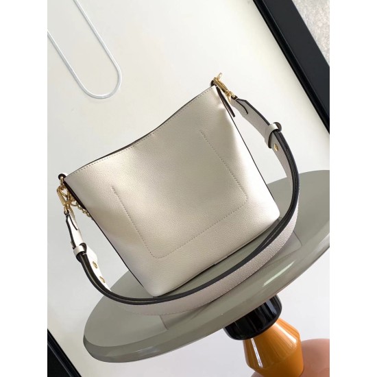 Replica Borsa Louis Vuitton Lock and Walk in pelle martellata marrone M24165