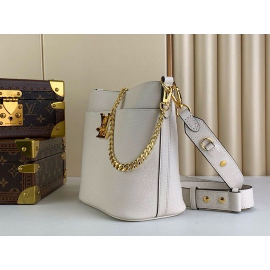 Replica Borsa Louis Vuitton Lock and Walk in pelle martellata bianca M24638