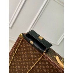 Replica Portafoglio Louis Vuitton Metis con catena in pelle Monogram Empreinte M82637