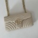 Replica Borsa a spalla media Gucci GG Marmont 837267 Beige Imitazioni Falso