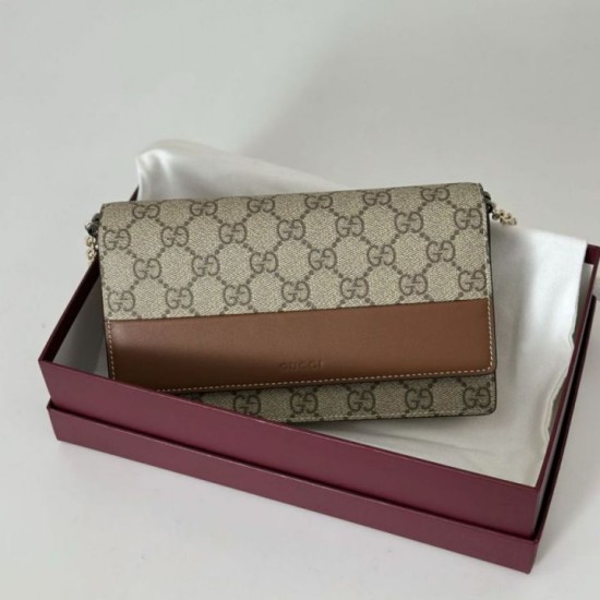 Replica Emblema Gucci GG Portafoglio con catena 838151 Marrone Imitazioni Falso