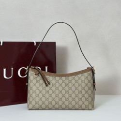 Replica Borsa a tracolla media Gucci GG Emblem 847449 Marrone Imitazioni Falso