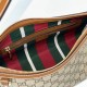 Replica Borsa a tracolla media Gucci GG Emblem 847449 Marrone Imitazioni Falso