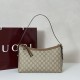 Replica Borsa a tracolla media Gucci GG Emblem 847449 Marrone Imitazioni Falso