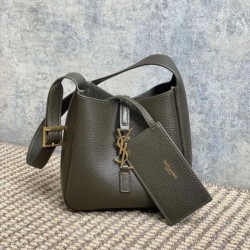 Replica Borsa hobo mini morbida YSL Saint Laurent Le 5 À 7 Caffè Chiaro Imitazioni Falso