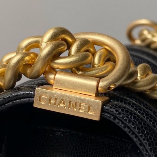 Replica Borsa Chanel Boy Flap Classic A67086 in pelle di vitello martellata con finiture in oro opaco nera Imitazioni Falso