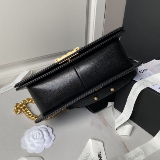 Replica Borsa Chanel Boy Flap Classic A67086 in pelle di vitello martellata con finiture in oro opaco nera Imitazioni Falso