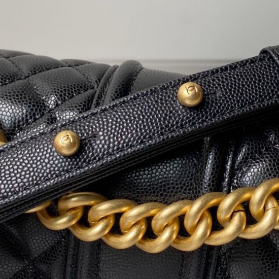 Replica Borsa Chanel Boy Flap Classic A67086 in pelle di vitello martellata con finiture in oro opaco nera Imitazioni Falso