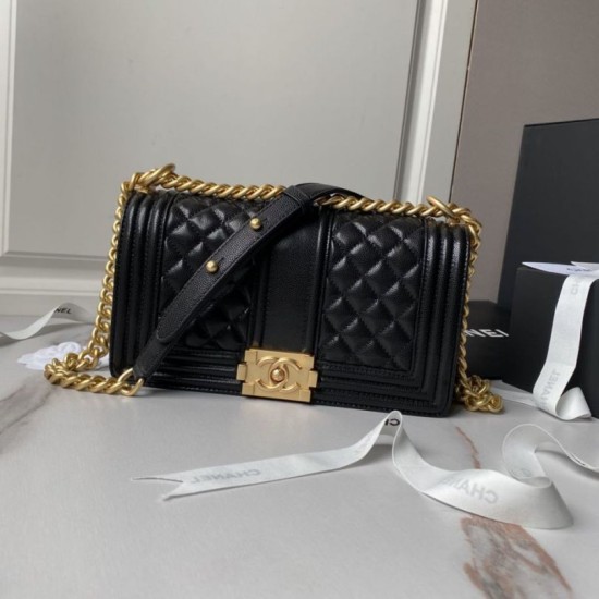 Replica Borsa Chanel Boy Flap Classic A67086 in pelle di vitello martellata con finiture in oro opaco nera Imitazioni Falso