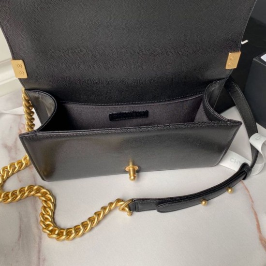 Replica Borsa Chanel Boy Flap Classic A67086 in pelle di vitello martellata con finiture in oro opaco nera Imitazioni Falso