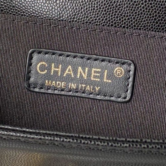 Replica Borsa Chanel Boy Flap Classic A67086 in pelle di vitello martellata con finiture in oro opaco nera Imitazioni Falso