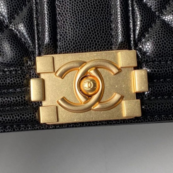 Replica Borsa Chanel Boy Flap Classic A67086 in pelle di vitello martellata con finiture in oro opaco nera Imitazioni Falso