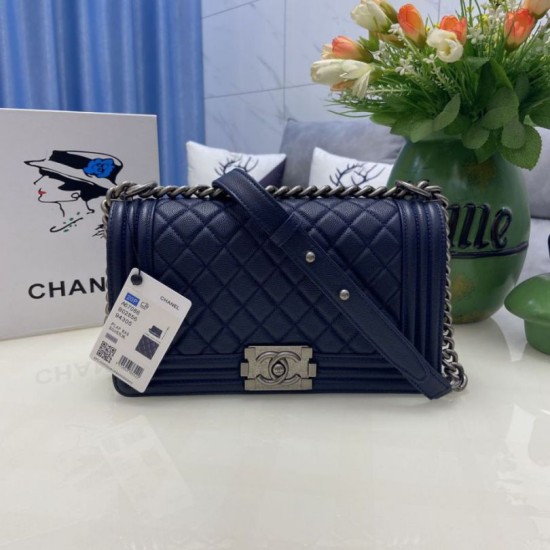Replica Borsa Chanel Boy Flap Classic A67086 Pelle di vitello granata hardware oro/argento blu Imitazioni Falso Replica Borsa Chanel Boy Flap Classic A67086 Pelle di vitello granata hardware oro/argento blu Imitazioni Falso