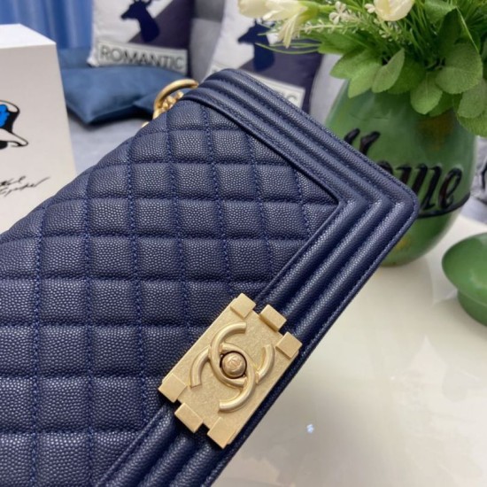 Replica Borsa Chanel Boy Flap Classic A67086 Pelle di vitello granata hardware oro/argento blu Imitazioni Falso Replica Borsa Chanel Boy Flap Classic A67086 Pelle di vitello granata hardware oro/argento blu Imitazioni Falso