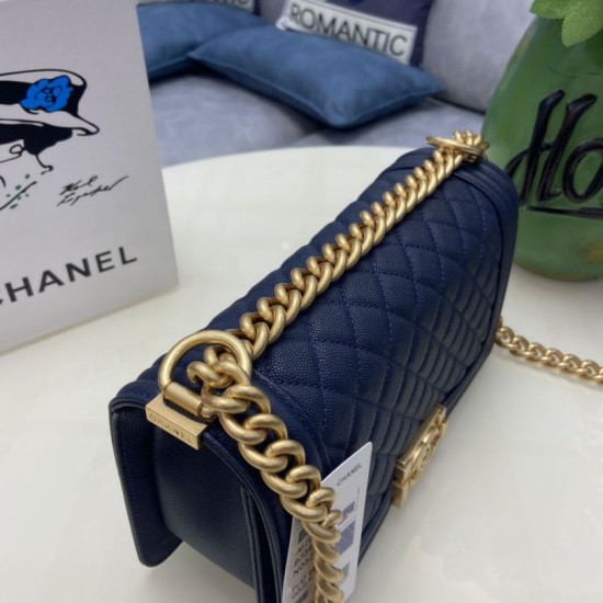 Replica Borsa Chanel Boy Flap Classic A67086 Pelle di vitello granata hardware oro/argento blu Imitazioni Falso Replica Borsa Chanel Boy Flap Classic A67086 Pelle di vitello granata hardware oro/argento blu Imitazioni Falso