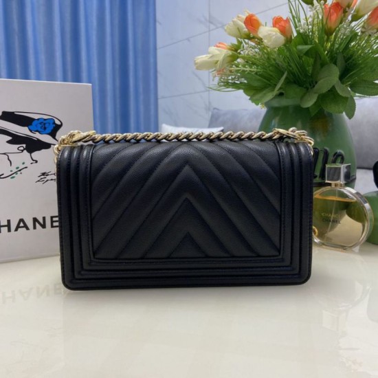 Replica Borsa Chanel Boy Flap Chevron A67086 Pelle di vitello granata hardware oro nera Imitazioni Falso