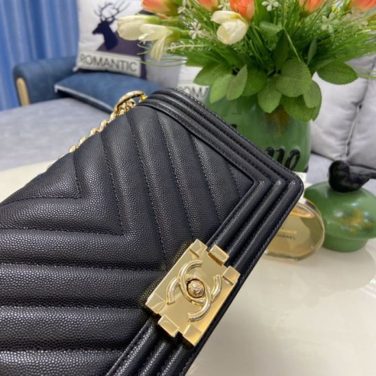 Replica Borsa Chanel Boy Flap Chevron A67086 Pelle di vitello granata hardware oro nera Imitazioni Falso