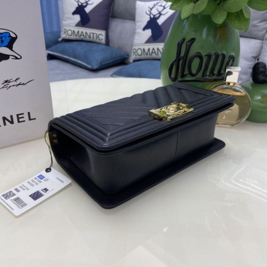 Replica Borsa Chanel Boy Flap Chevron A67086 Pelle di vitello granata hardware oro nera Imitazioni Falso