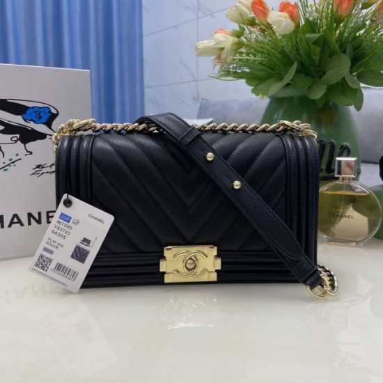 Replica Borsa Chanel Boy Flap Chevron A67086 Pelle di vitello granata hardware oro nera Imitazioni Falso