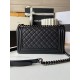Replica Borsa Chanel Boy Flap A67086 Pelle di vitello granata finiture nere Imitazioni Falso