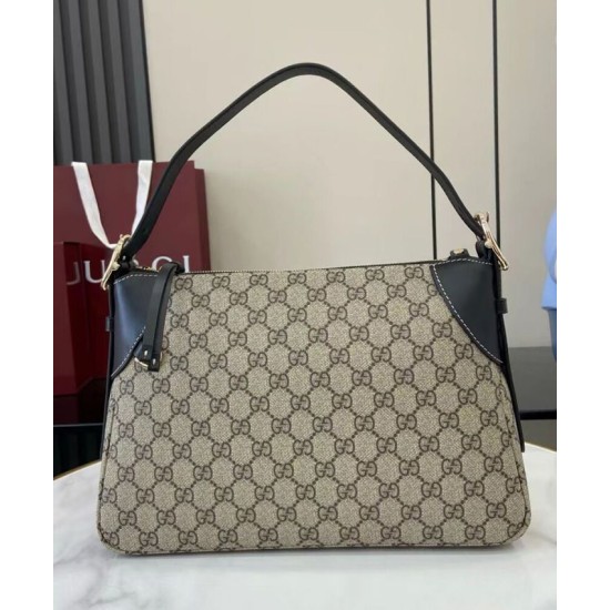 Replica Borsa a tracolla media Gucci serie GG Emblem 815216 Nera Imitazioni Falso