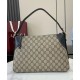 Replica Borsa a tracolla media Gucci serie GG Emblem 815216 Nera Imitazioni Falso