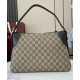 Replica Borsa a tracolla media Gucci serie GG Emblem 815216 Nera Imitazioni Falso