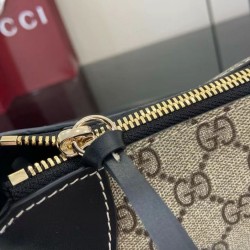 Replica Borsa a tracolla media Gucci serie GG Emblem 815216 Nera Imitazioni Falso
