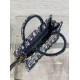 Migliore Repliche Borsa Dior Mini Book Tote con tracolla Ricamo Dior Oblique blu Economiche Outlet Online