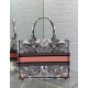 Replica perfetta Borsa tote Dior media con libro Farfalla intorno al mondo ricamato Imitazione Outlet Online