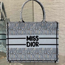 Miglior Falso Borsa Dior Media Book Tote Bag Blu Miss Dior Allover Embroidery Economiche Premium