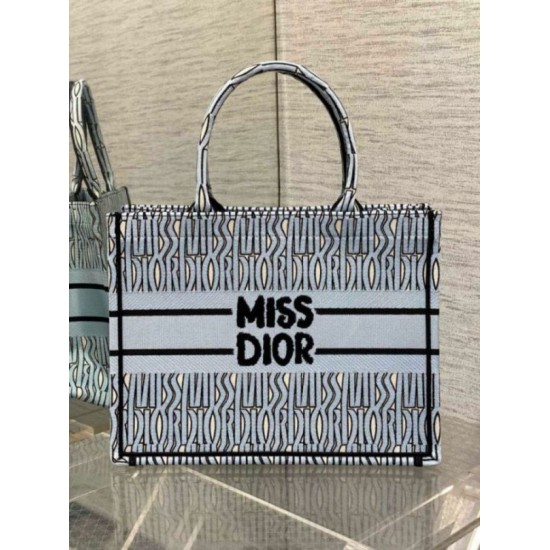 Borsa Dior Media Book Tote Bag Blu Miss Dior Allover Embroidery Replica originale di alta qualità Miglior Falso Borsa Dior Media Book Tote Bag Blu Miss Dior Allover Embroidery Economiche Premium