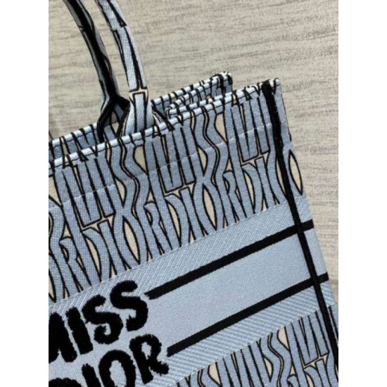 Borsa Dior Media Book Tote Bag Blu Miss Dior Allover Embroidery Replica originale di alta qualità Miglior Falso Borsa Dior Media Book Tote Bag Blu Miss Dior Allover Embroidery Economiche Premium