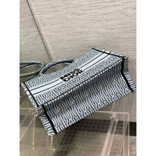 Borsa Dior Media Book Tote Bag Blu Miss Dior Allover Embroidery Replica originale di alta qualità Miglior Falso Borsa Dior Media Book Tote Bag Blu Miss Dior Allover Embroidery Economiche Premium