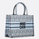Borsa Dior Media Book Tote Bag Blu Miss Dior Allover Embroidery Replica originale di alta qualità Miglior Falso Borsa Dior Media Book Tote Bag Blu Miss Dior Allover Embroidery Economiche Premium
