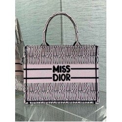 Perfette Qualità Repliche Dior Medium Book Tote Bag Pink Miss Dior Allover Embroidery Imitazione Replica perfetta Dior Medium Book Tote Bag Pink Miss Dior Allover Embroidery Imitazione Outlet Online