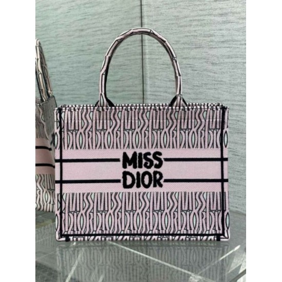 Perfette Qualità Repliche Dior Medium Book Tote Bag Pink Miss Dior Allover Embroidery Imitazione Replica perfetta Dior Medium Book Tote Bag Pink Miss Dior Allover Embroidery Imitazione Outlet Online