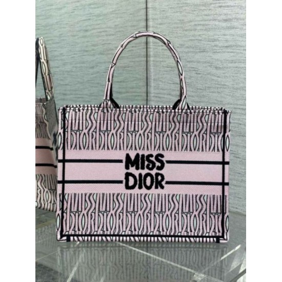 Perfette Qualità Repliche Dior Medium Book Tote Bag Pink Miss Dior Allover Embroidery Imitazione Replica perfetta Dior Medium Book Tote Bag Pink Miss Dior Allover Embroidery Imitazione Outlet Online