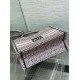 Perfette Qualità Repliche Dior Medium Book Tote Bag Pink Miss Dior Allover Embroidery Imitazione Replica perfetta Dior Medium Book Tote Bag Pink Miss Dior Allover Embroidery Imitazione Outlet Online